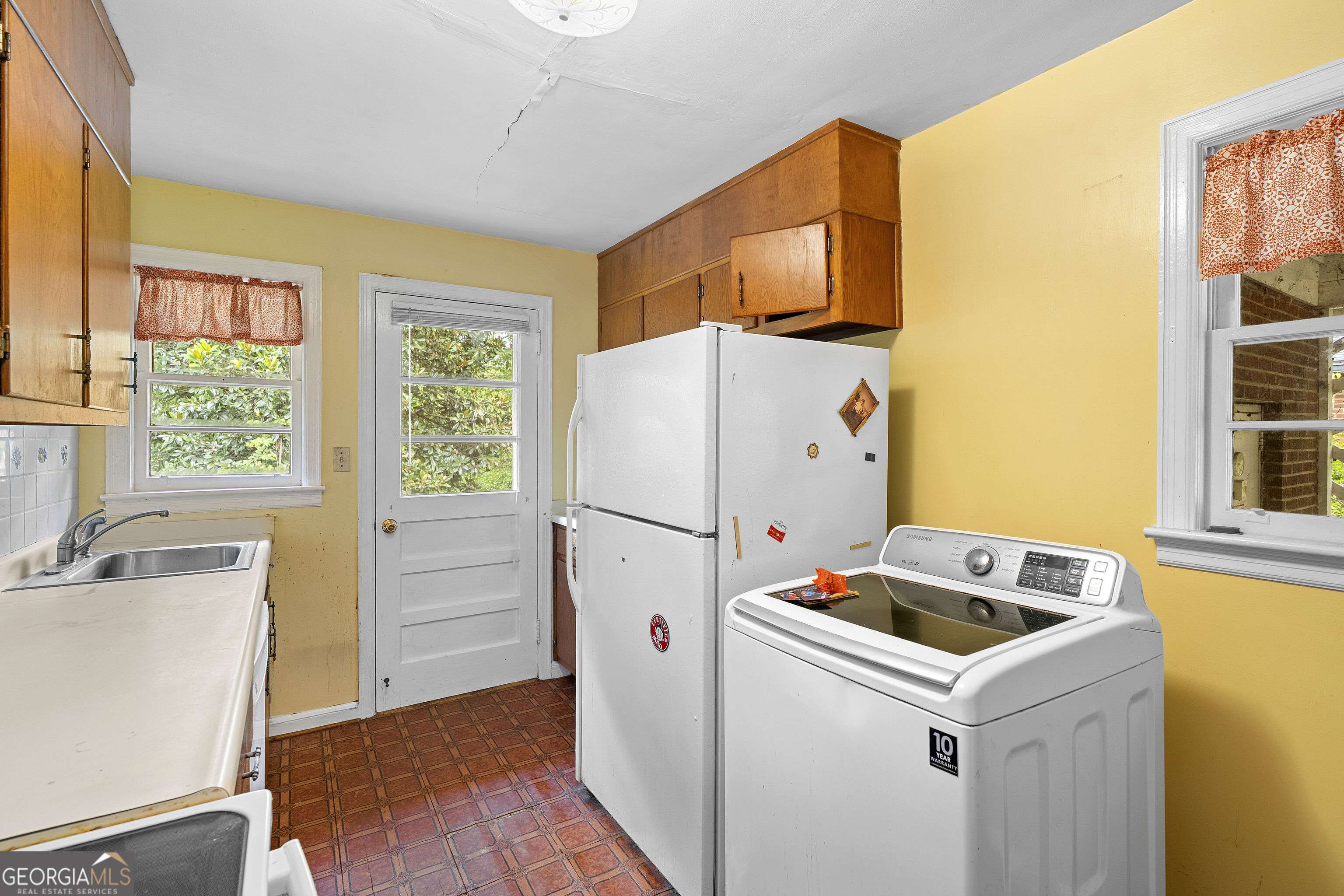 2592 Woodridge Drive