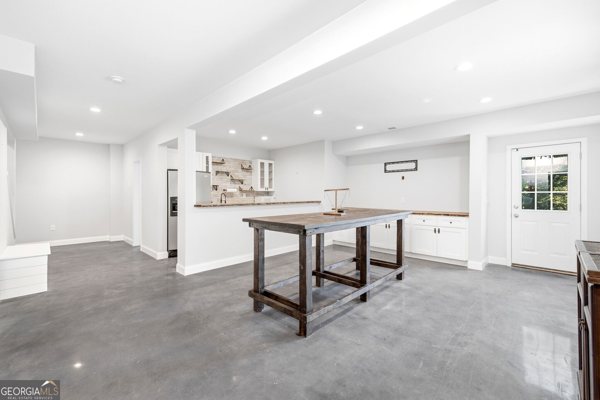 7327 Rocking Chair Lane