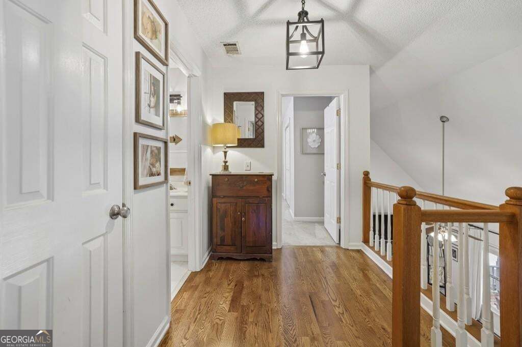 2055 Ivy