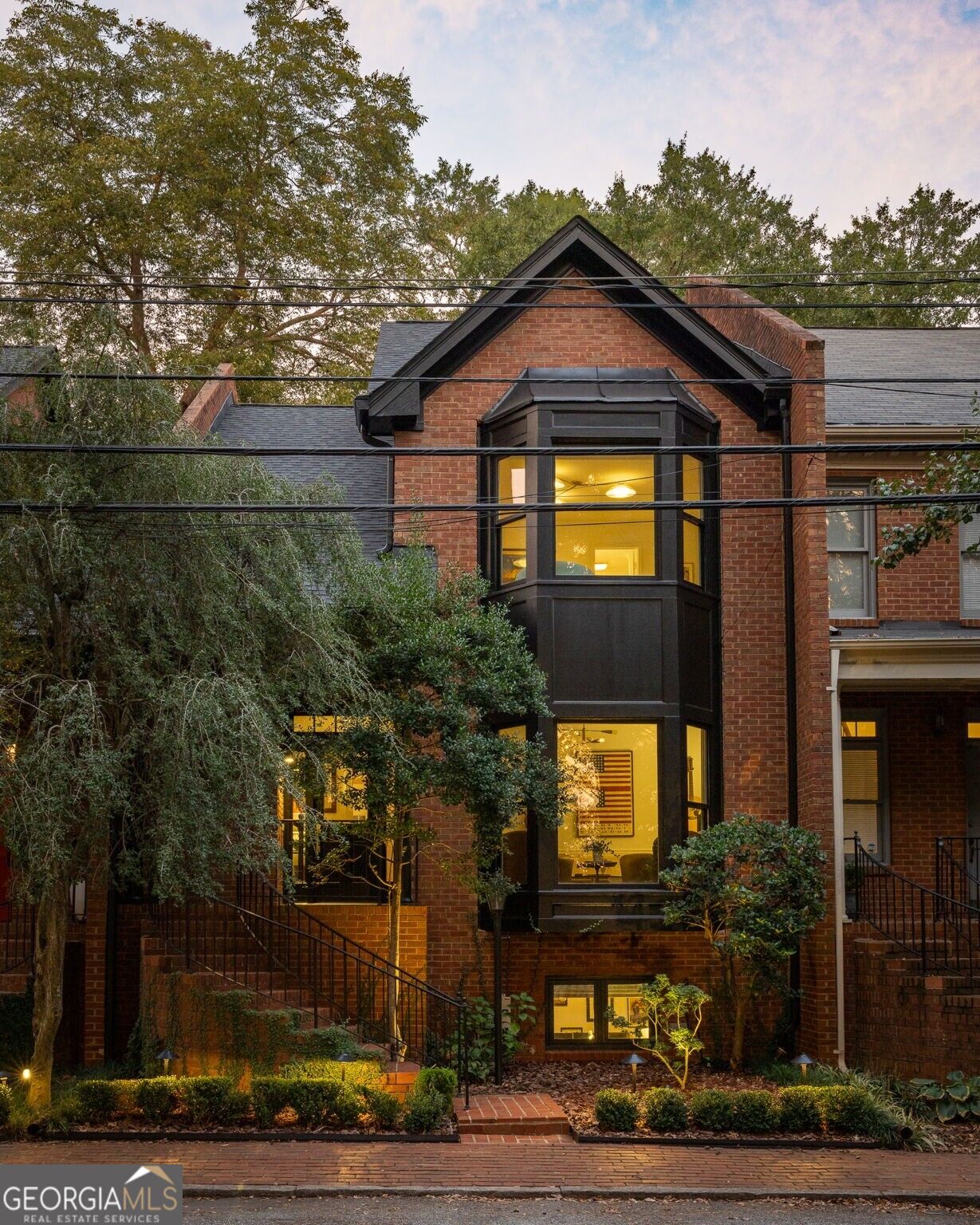 233 Sycamore Place