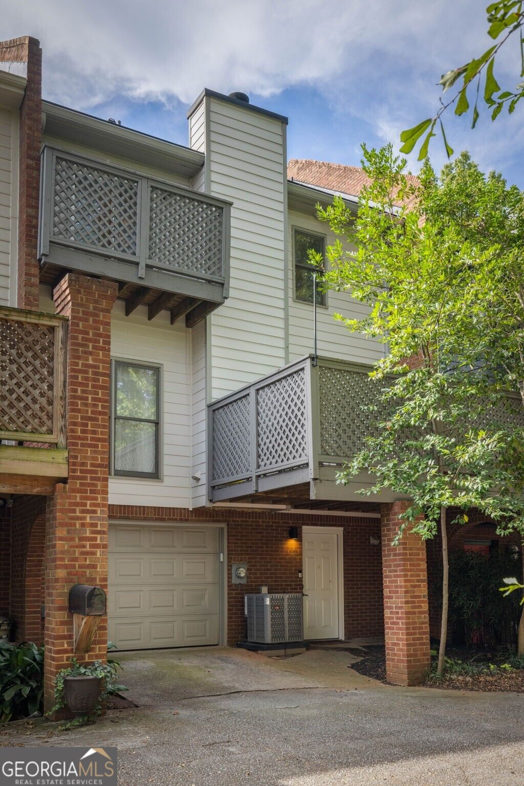 233 Sycamore Place