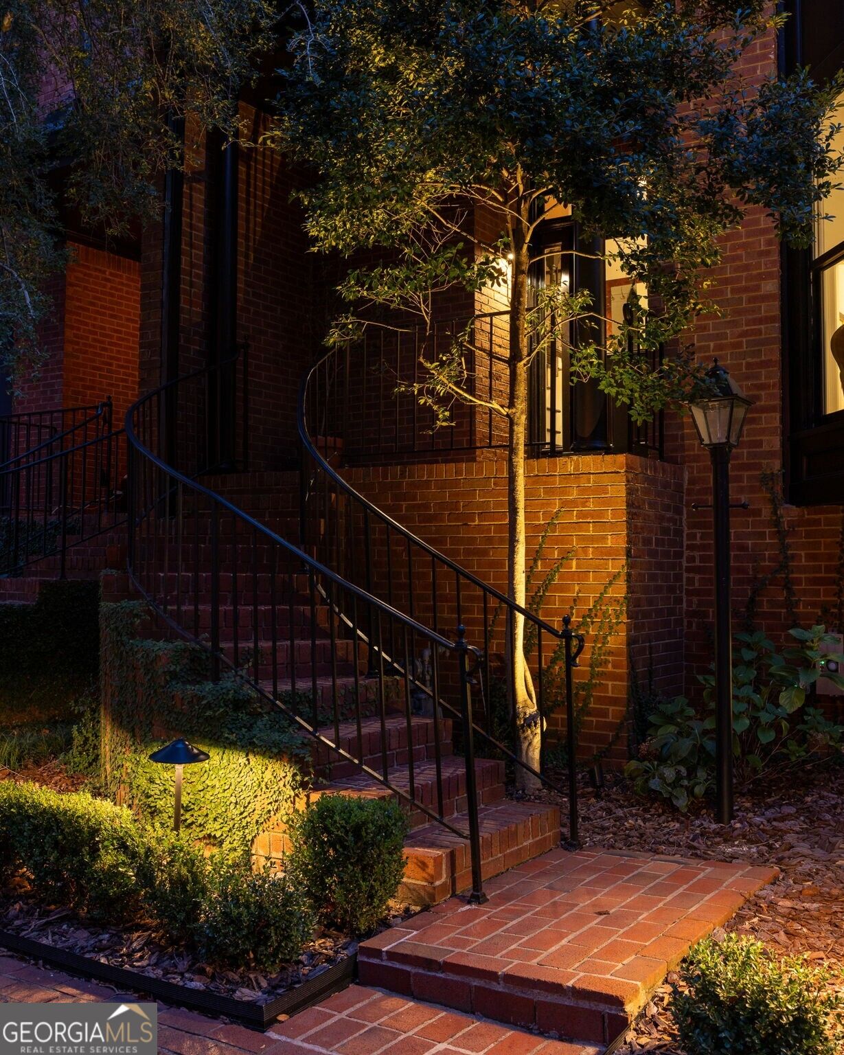 233 Sycamore Place