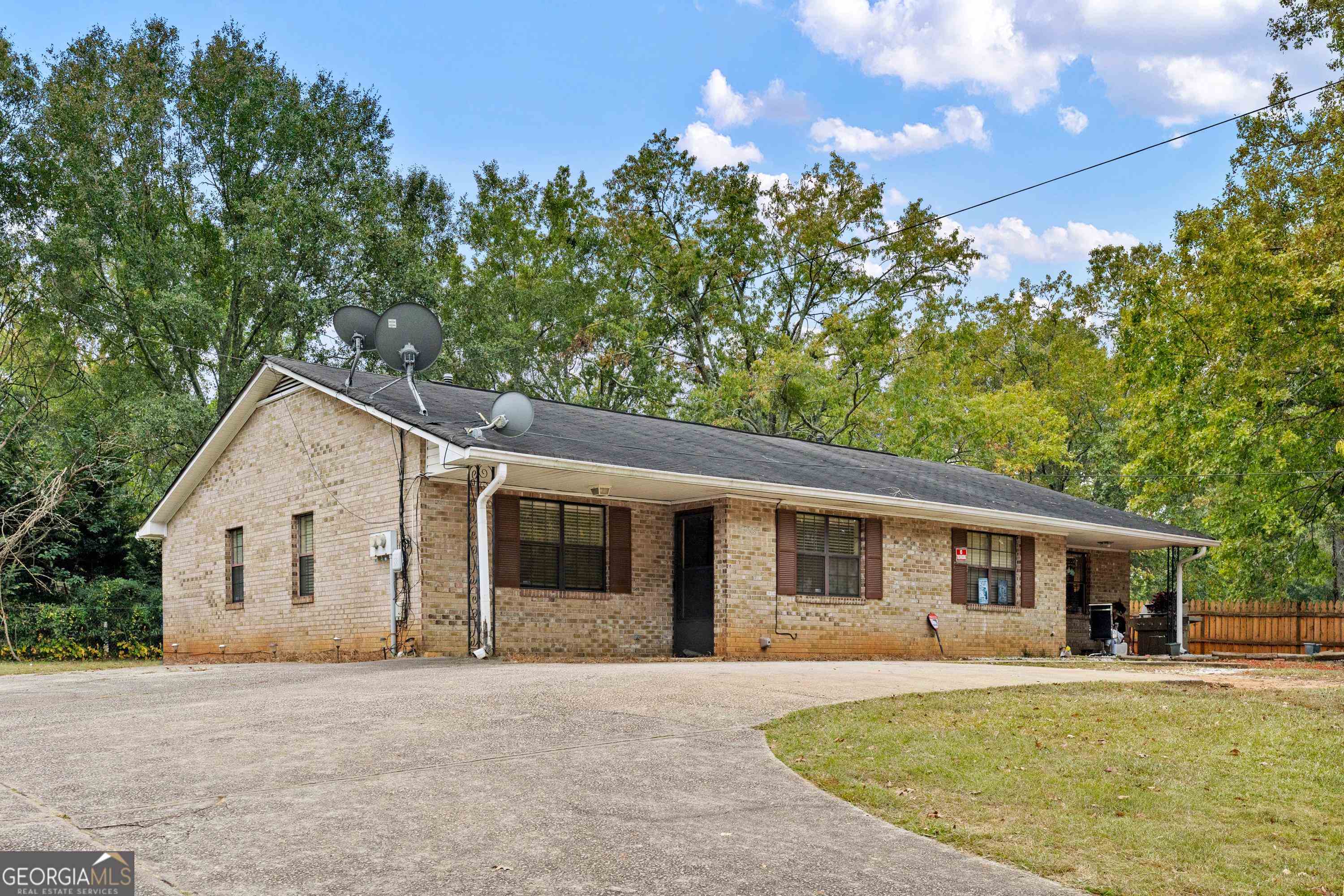 1085 Eastview Road NE
