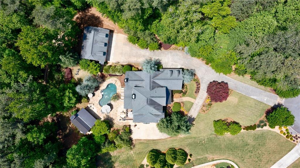 901 Lenora Drive NW