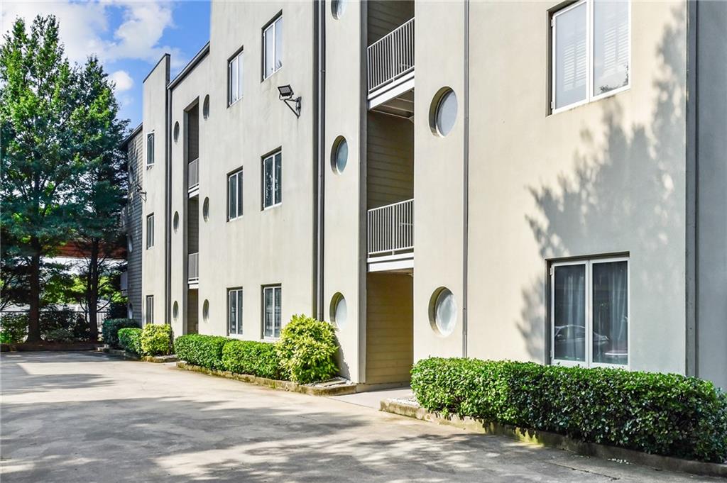 15 Waddell Street NE Unit 303