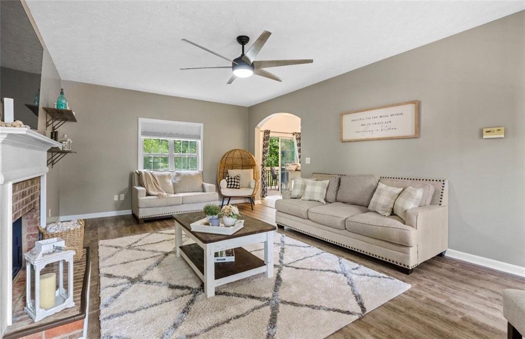 842 Eagle Glen Crossing