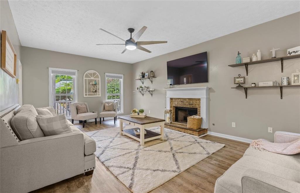 842 Eagle Glen Crossing