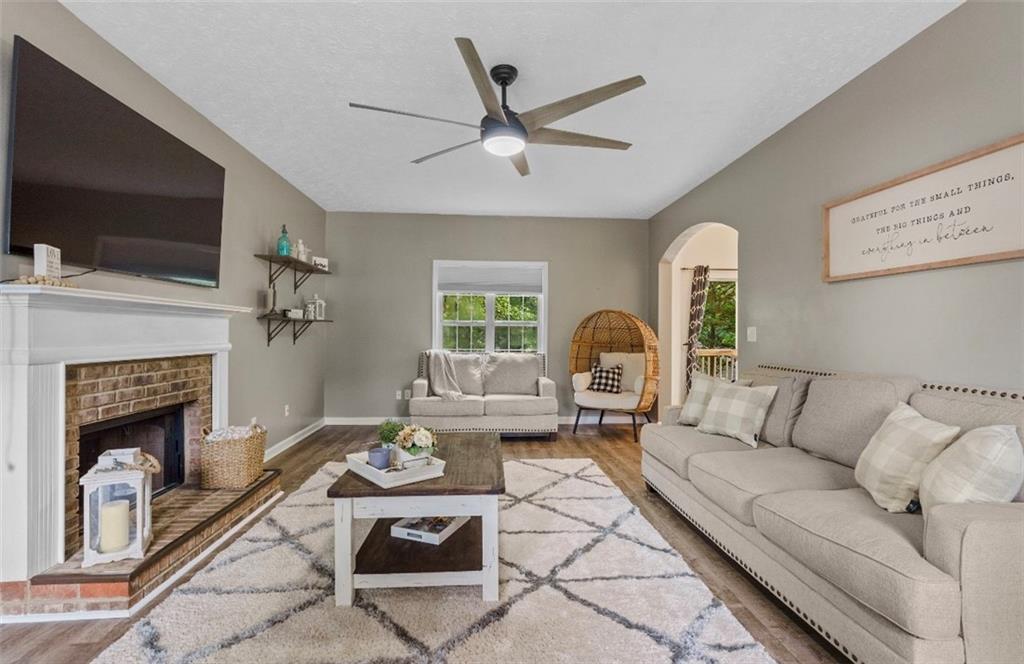 842 Eagle Glen Crossing