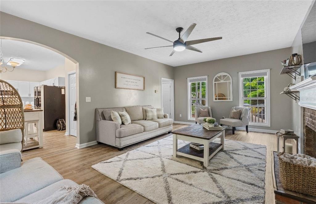 842 Eagle Glen Crossing