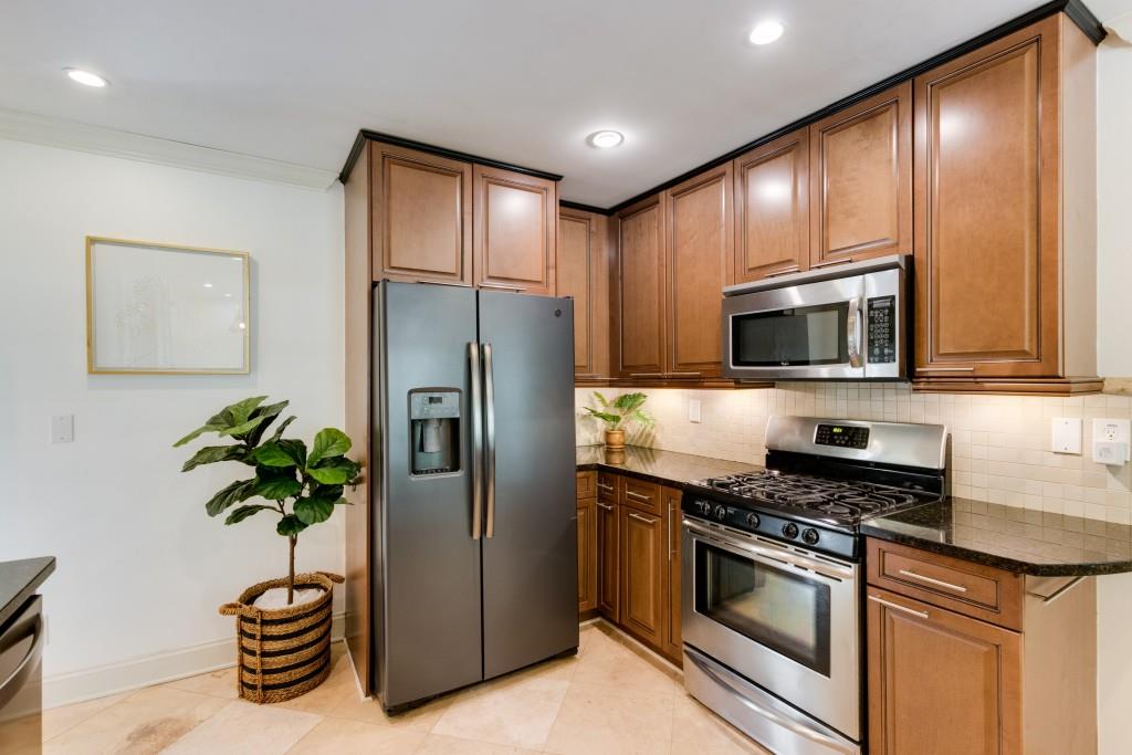 545 Windsor Parkway