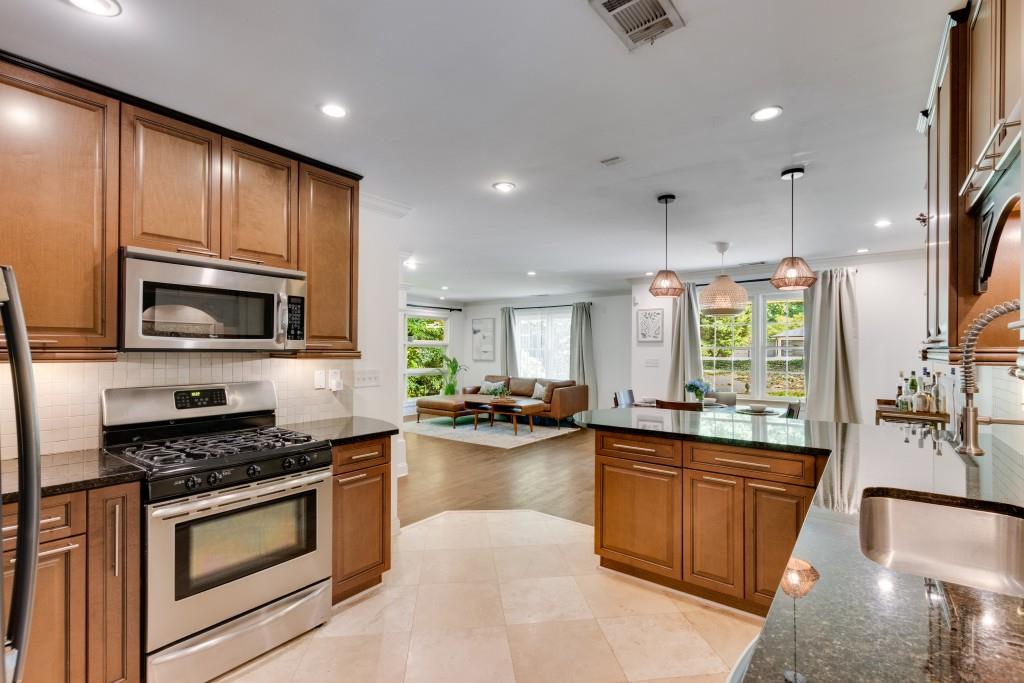 545 Windsor Parkway