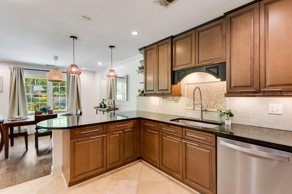 545 Windsor Parkway