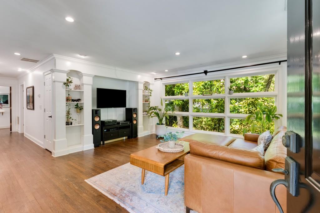 545 Windsor Parkway