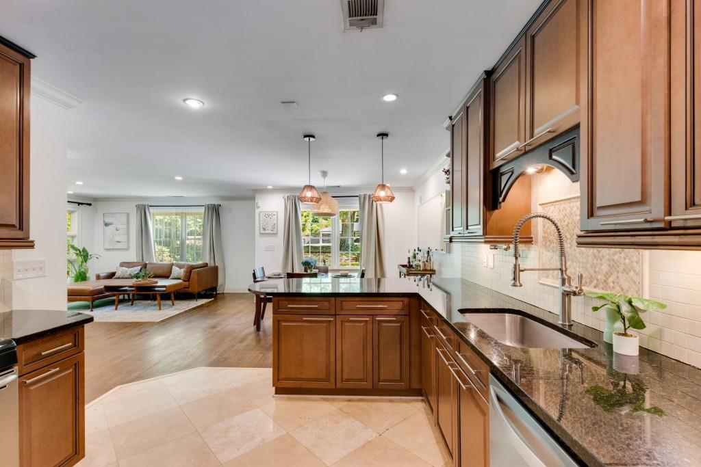 545 Windsor Parkway