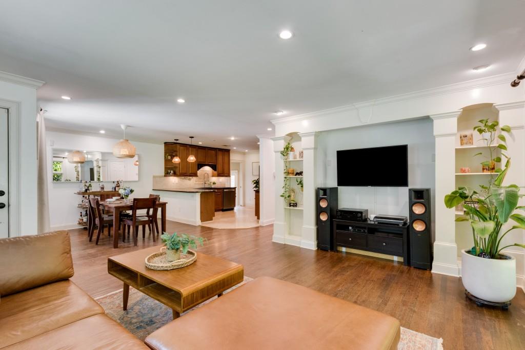 545 Windsor Parkway