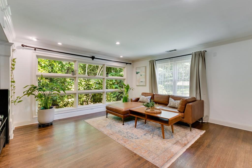 545 Windsor Parkway