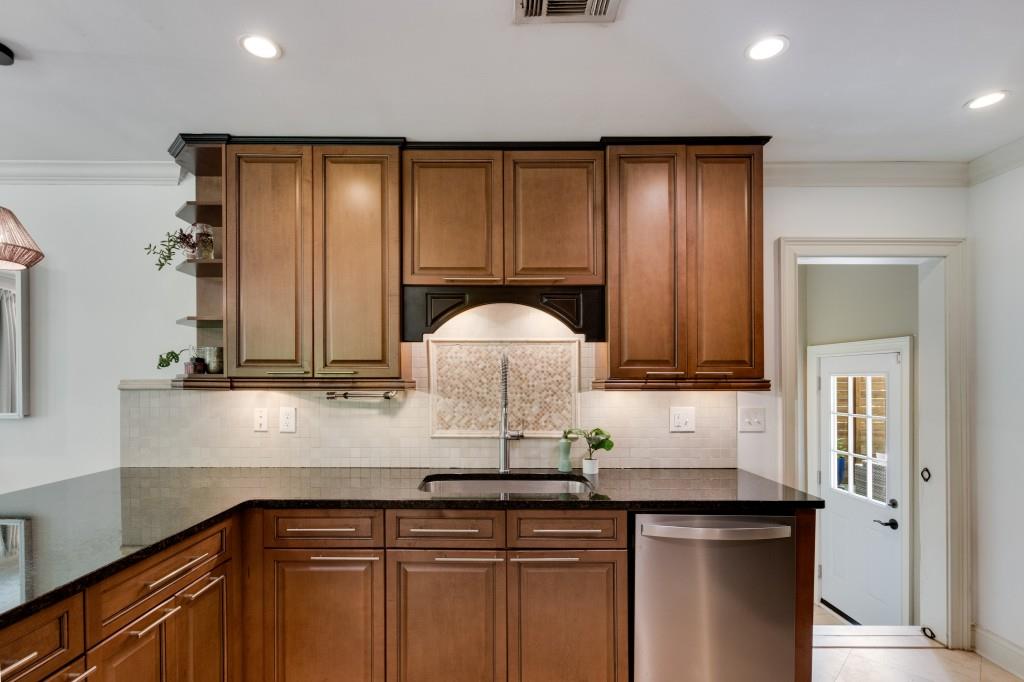 545 Windsor Parkway