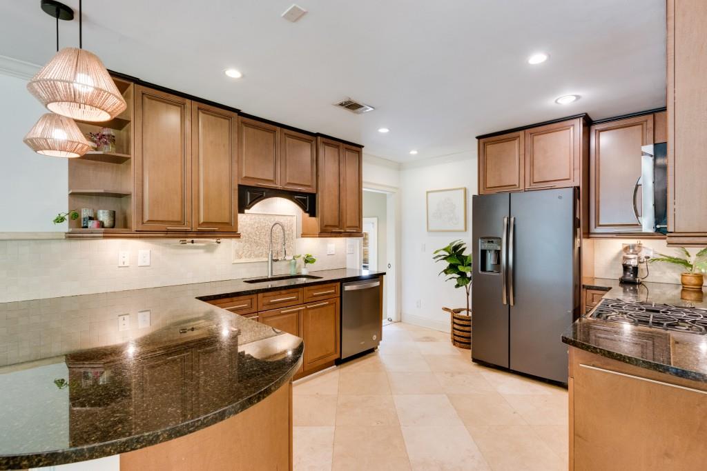 545 Windsor Parkway