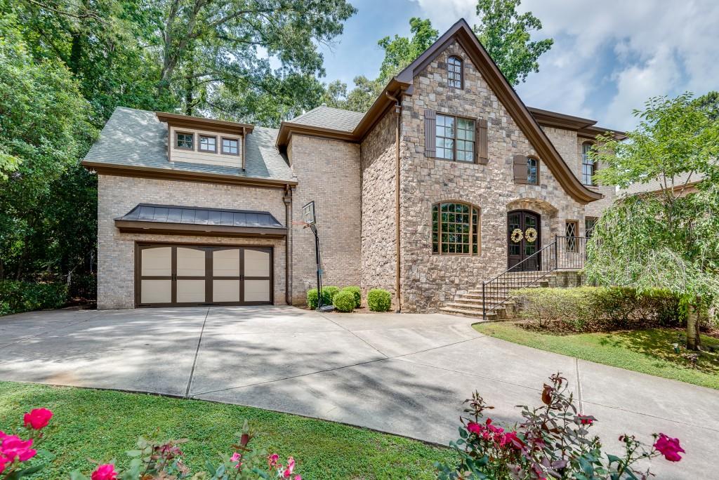 2240 Oakawana Drive