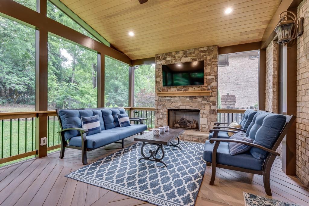 2240 Oakawana Drive