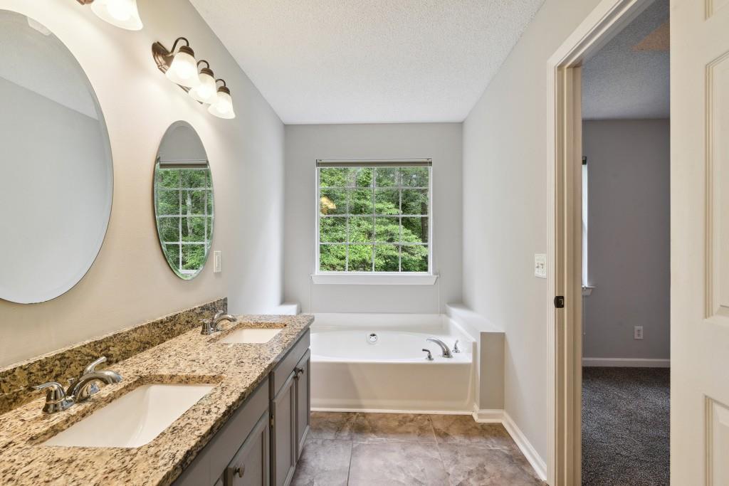 2940 Lakeridge Drive