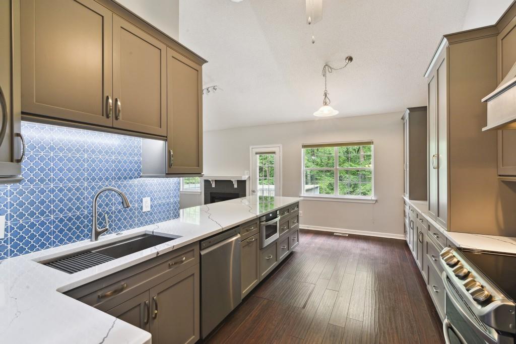 2940 Lakeridge Drive