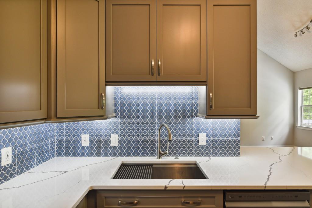 2940 Lakeridge Drive