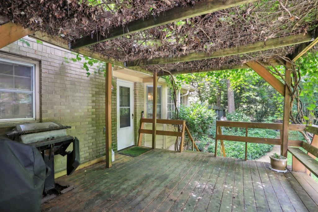 713 Cedar Trace SW