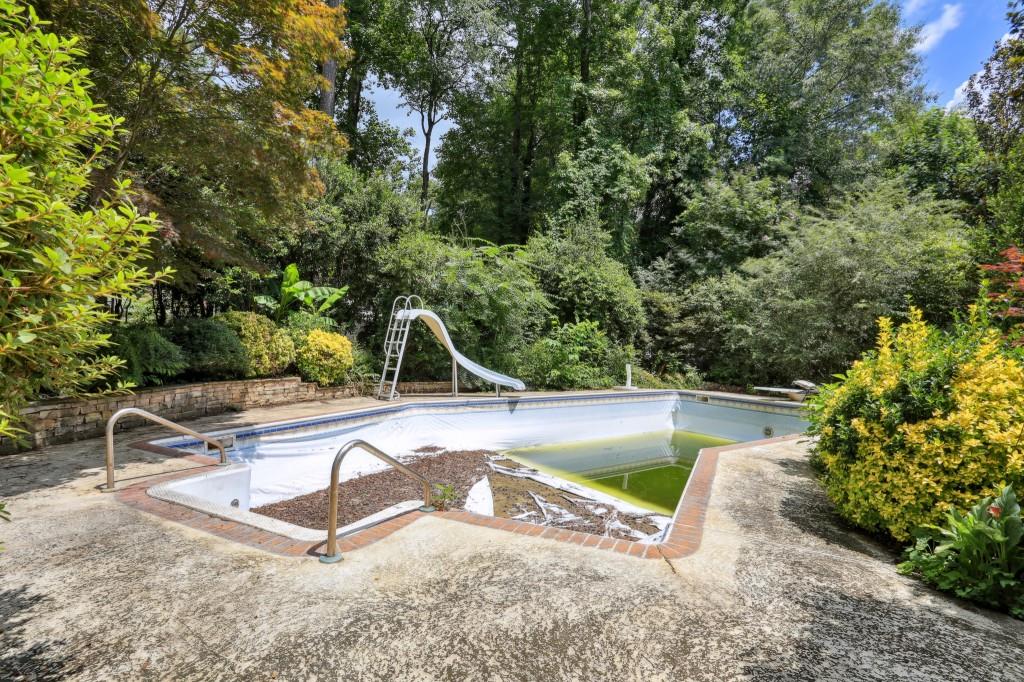 713 Cedar Trace SW