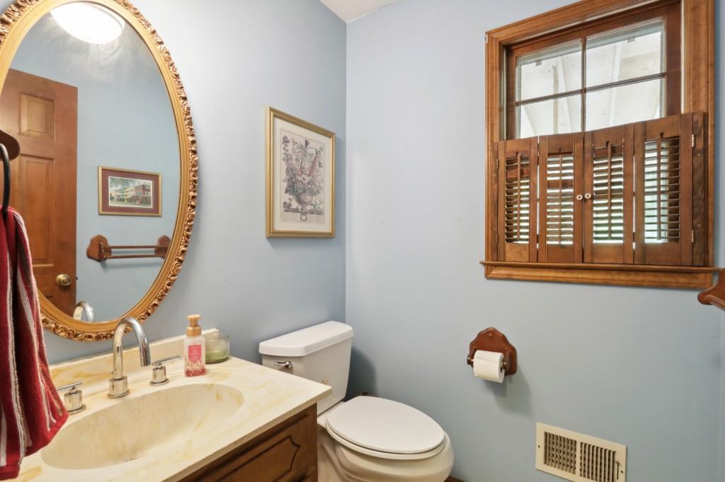 713 Cedar Trace SW