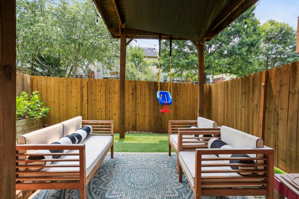 835 Charles Bank Avenue SE