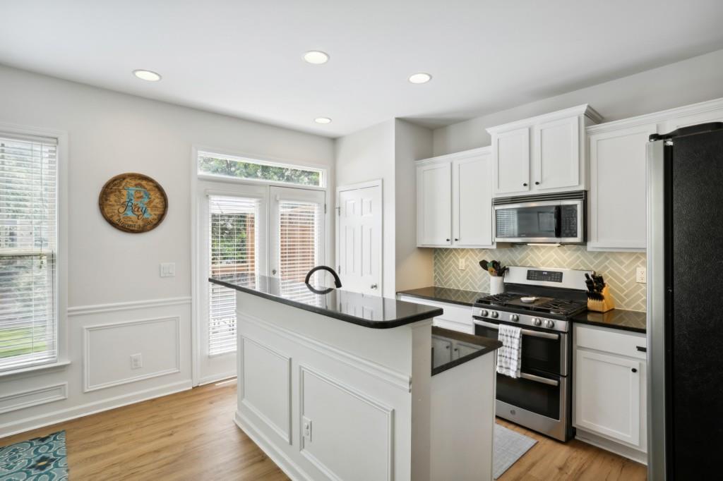 835 Charles Bank Avenue SE