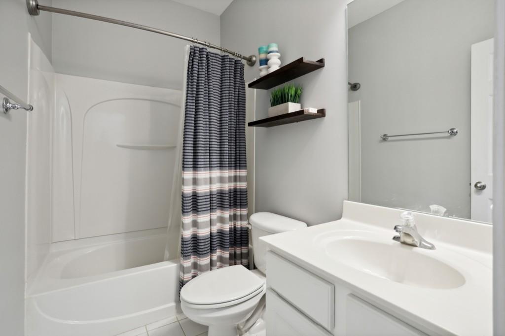 835 Charles Bank Avenue SE