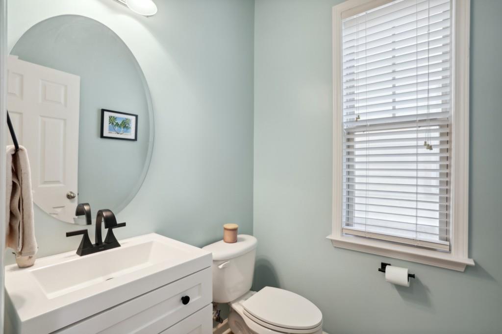 835 Charles Bank Avenue SE