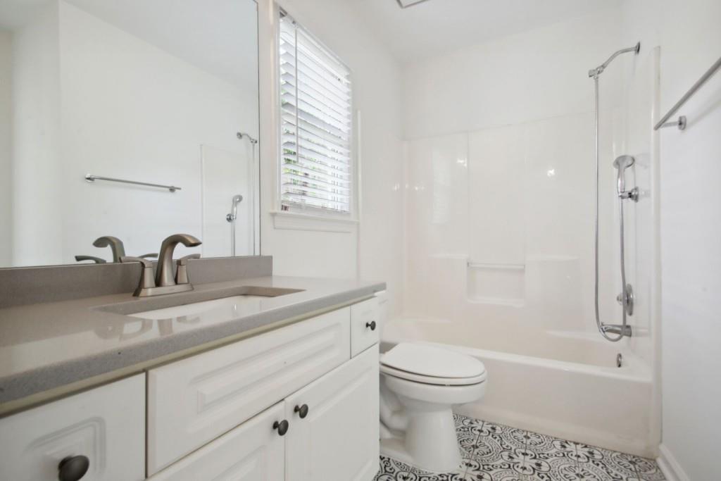 1192 Standard Drive NE