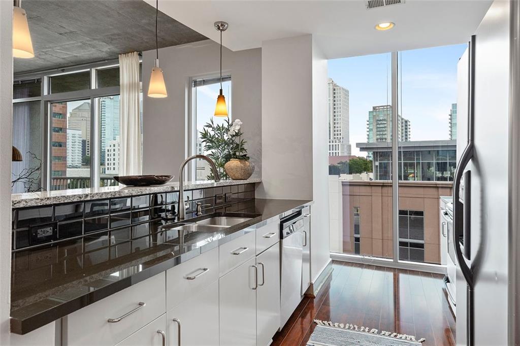 950 W Peachtree Street Unit #1009