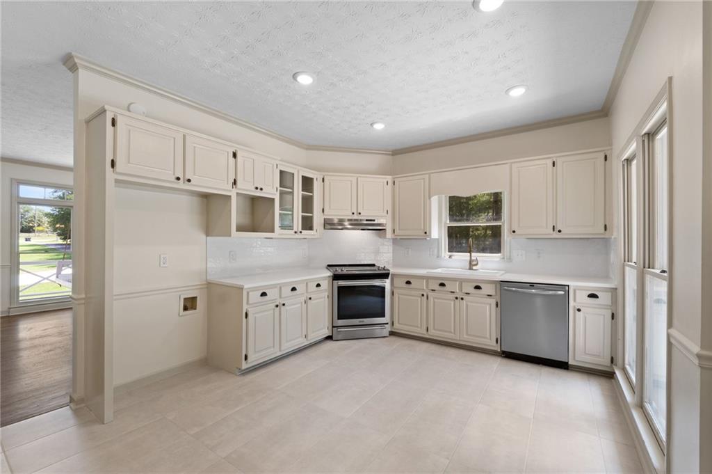 995 Airline Road