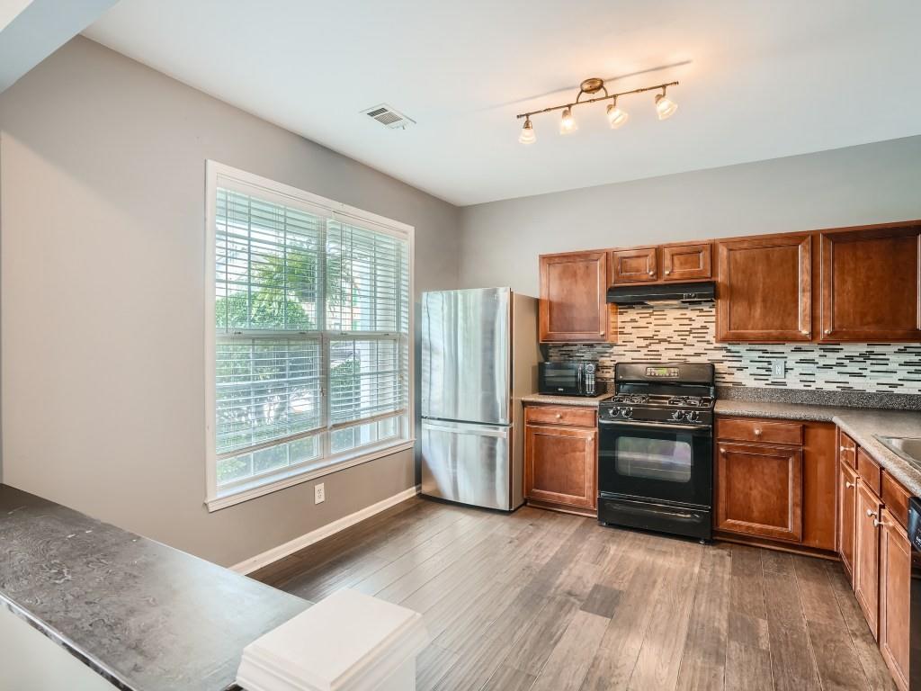 922 Prestwyck Court