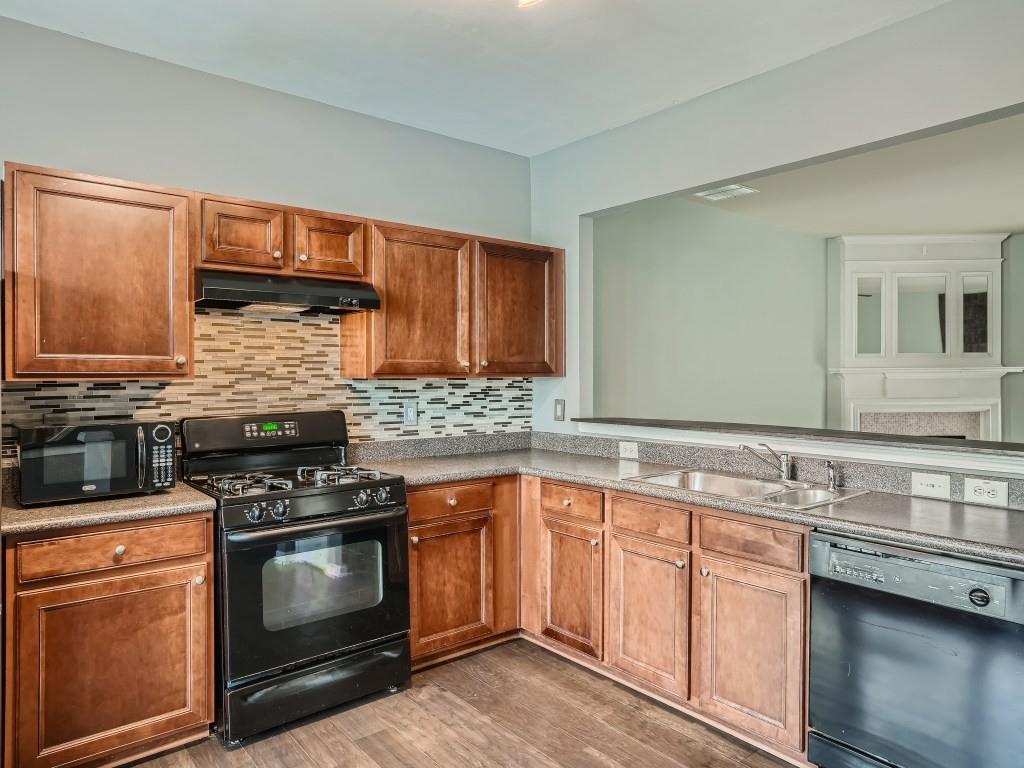 922 Prestwyck Court