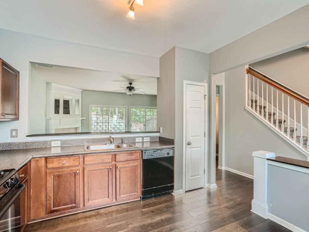 922 Prestwyck Court