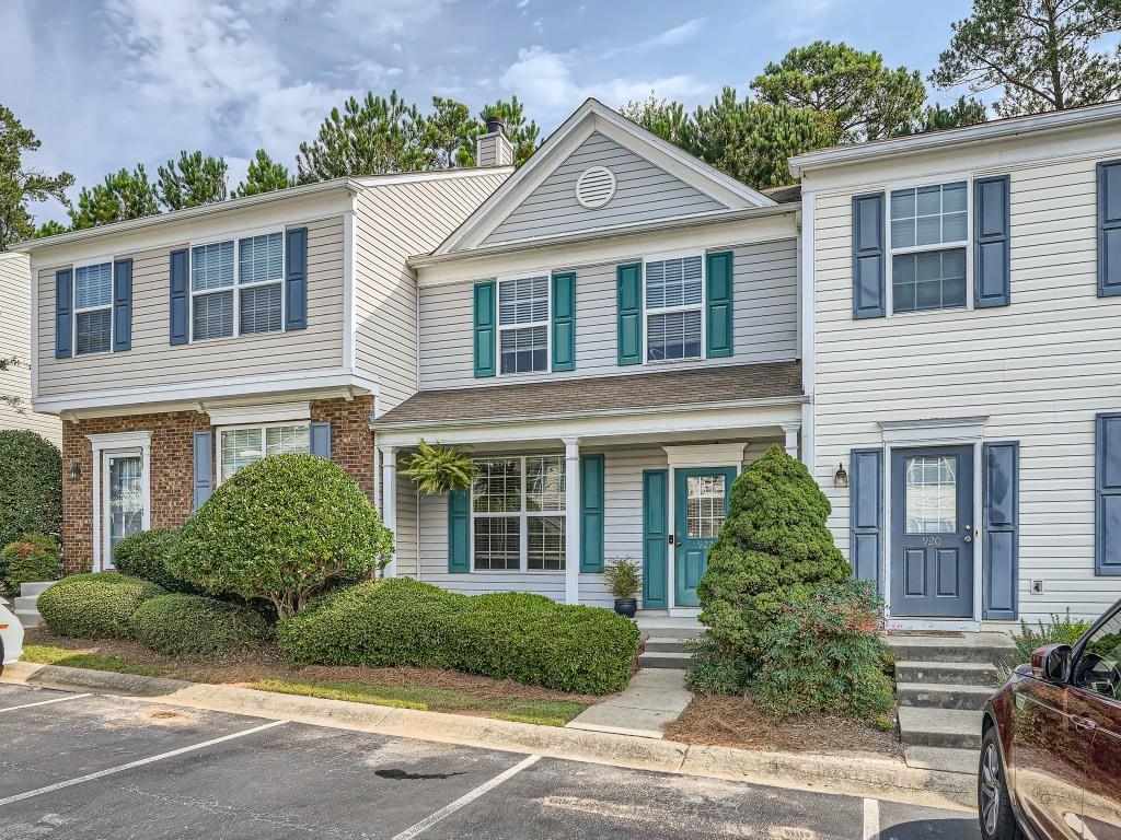 922 Prestwyck Court