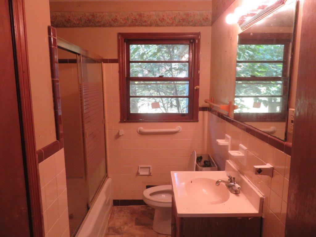 128 Hillsdale Drive SE