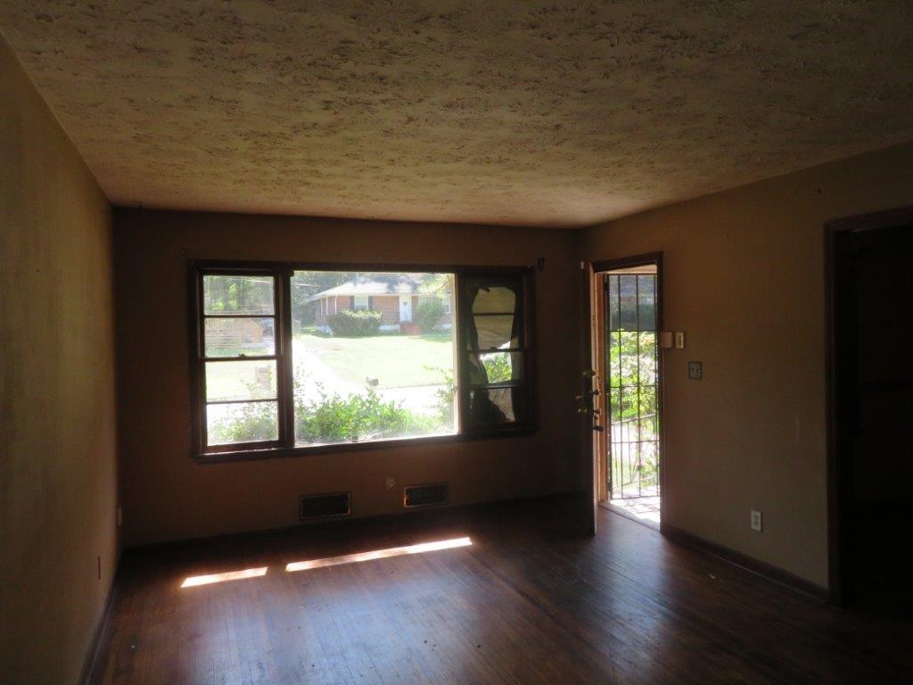 128 Hillsdale Drive SE