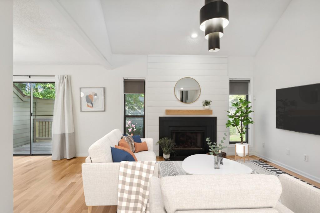 1033 Creatwood Circle SE