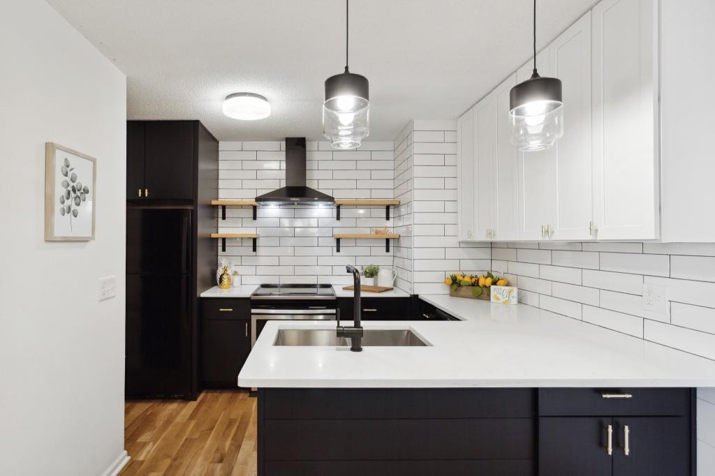 1033 Creatwood Circle SE