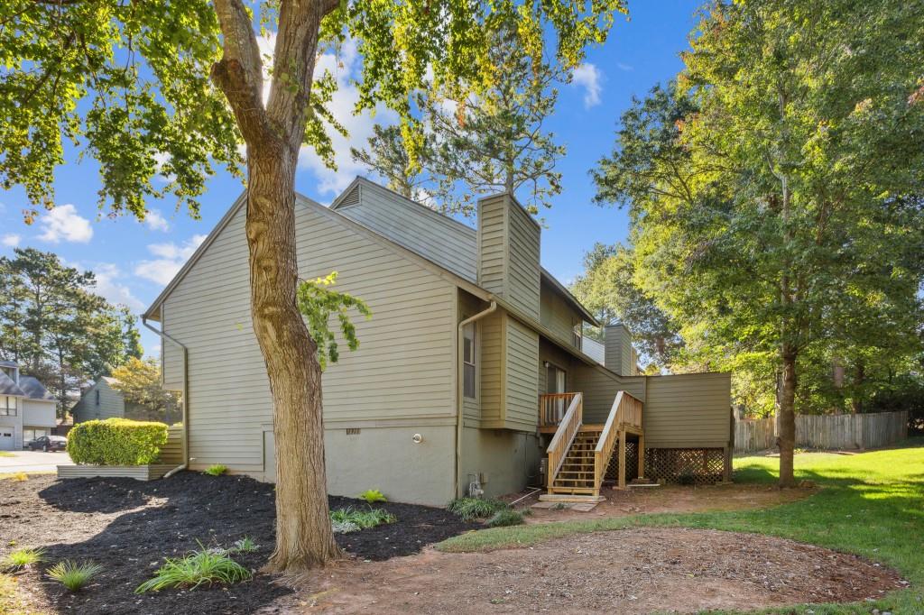 1033 Creatwood Circle SE