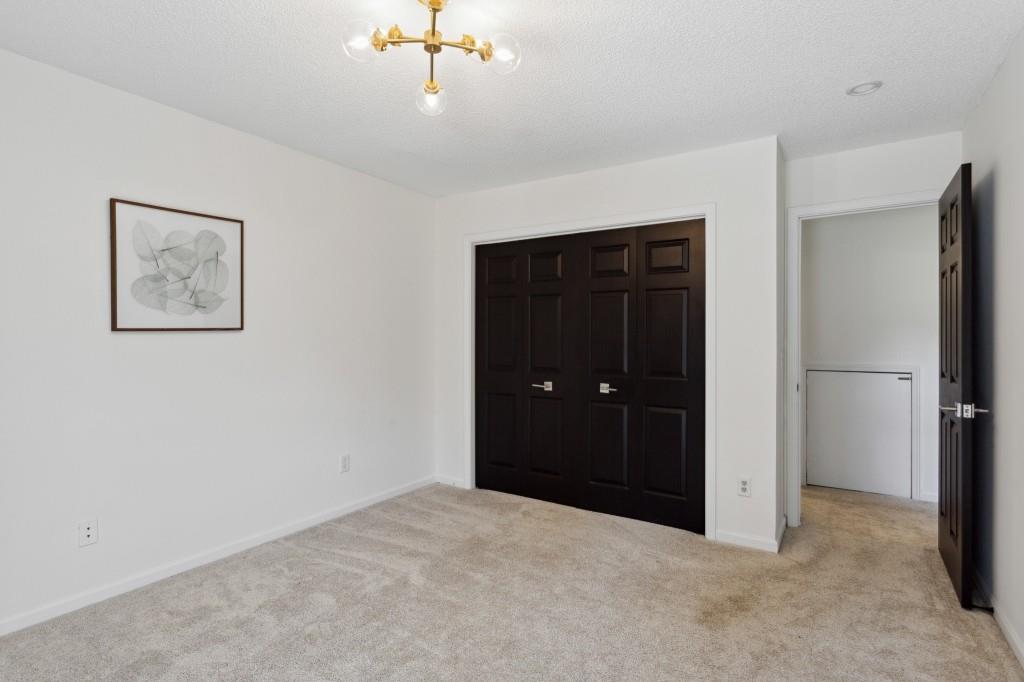 1033 Creatwood Circle SE