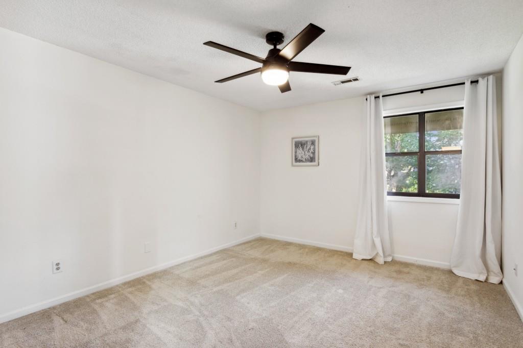 1033 Creatwood Circle SE