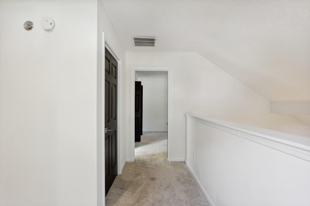 1033 Creatwood Circle SE