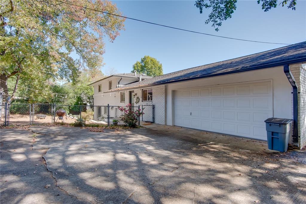 1129 Chatsworth Drive